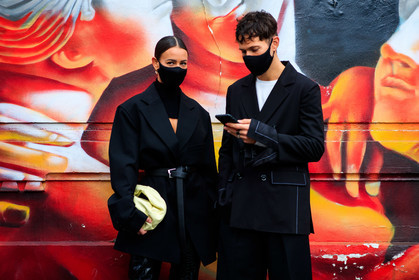 alice barbier, alice & j.s, JS roques, black leather pants, black leather belt, animal skin pants, flare pants, belted jacket, turtleneck pullover, black pullover, low necked jacket, low necked pullover, openwork pullover, white leather clutch, oversize jacket, black jacket, black bermuda shorts, socks, covid face mask, fashion week, frenchystyle, FW, jonathan paciullo, street style, PFW, PARIS, SPRING SUMMER 2021, SS 21, horizontal, atmosphere details, detail