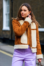brown jacket, fur collar, leather jacket, purple pants, shearling, trousers, fashion week, frenchystyle, FW, jonathan paciullo, street style, LFW, LONDON, AUTUMN WINTER 2018-2019, AW 18-19, FALL WINTER 2018-2019, FW 18-19, vertical, atmosphere details, detail, flori, florrie thomas