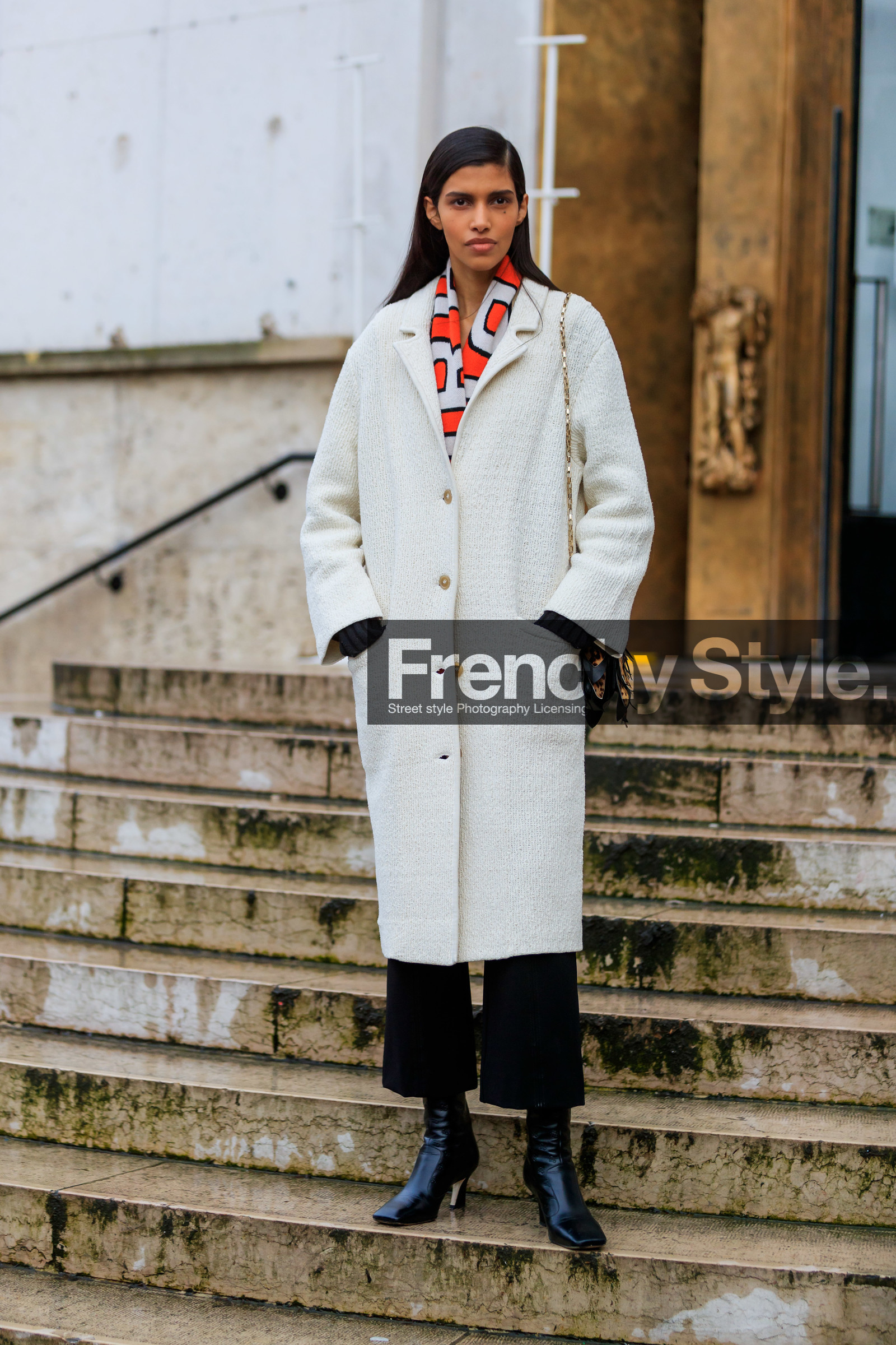 model, white coat, red scarf, woolen scarf, letter printed scarf, black pants, black leather boots, tweed coat, monogrammed boots, squared toed shoes, fendi boots, high heels boots, fashion week, frenchystyle, FW, jonathan paciullo, street style, PFW, PARIS, vertical, full length