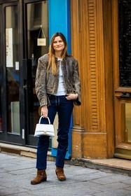 leather jacket, washed jacket effect, white tshirt, blue jeans, white handbag, croco bag, hourglass, bag, balenciaga bag, brown boots, eugenie trochu, street style, jonathan paciullo, FW, frenchystyle, fashion week, AUTUMN WINTER 2022-2023, FALL WINTER 2022_2023, FW 22-23, PFW, PARIS, full length, vertical