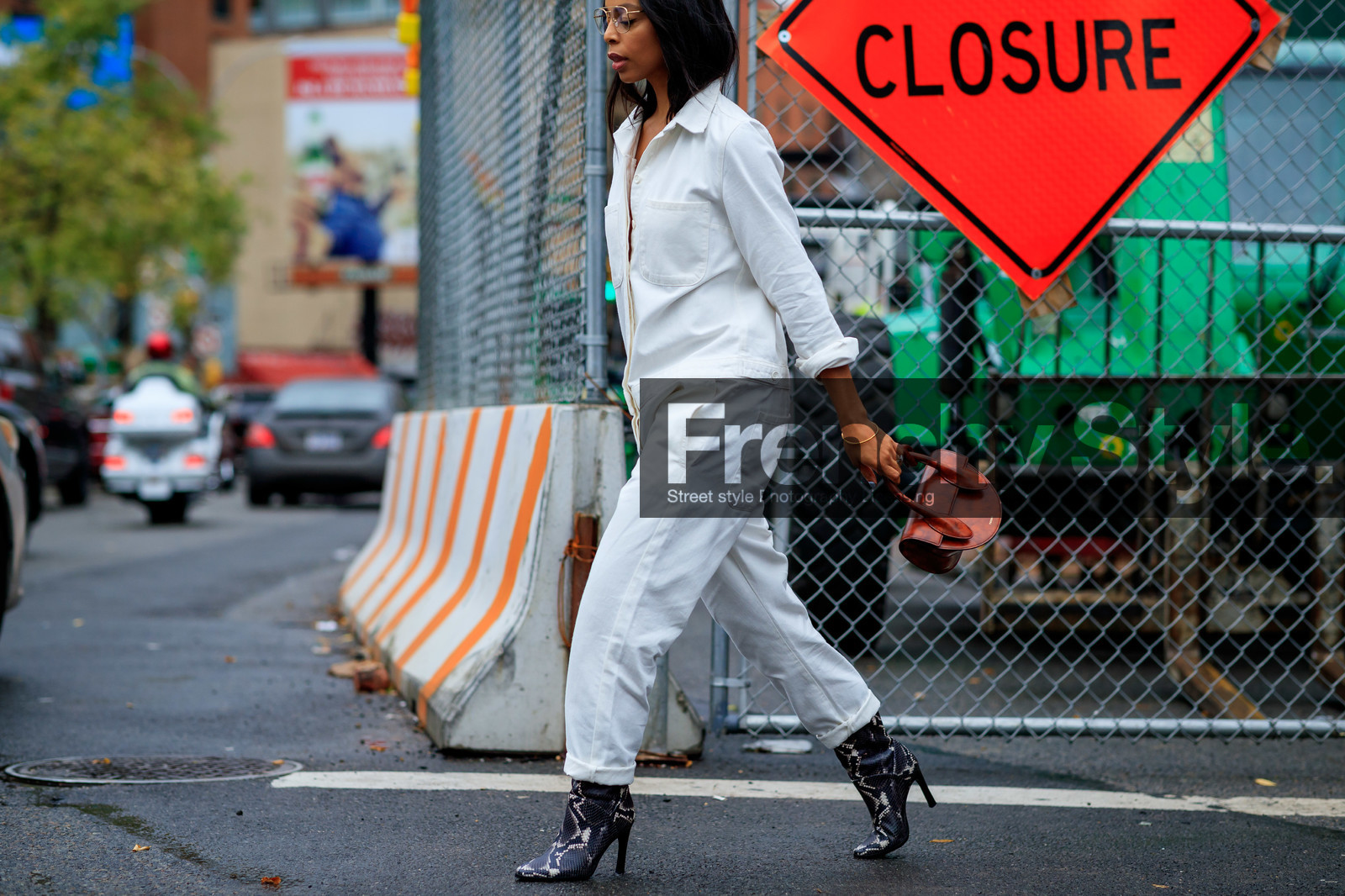animal print, black shoes, brown bag, brown boots, denim jumpsuit, graphic shoes, high heels, leather bag, leather shoes, printed shoes, snake print, trousers, white jumpsuit, fashion week, frenchystyle, FW, jonathan paciullo, street style, NEW YORK, NYFW, SPRING SUMMER 2020, SS 20, horizontal, atmosphere details, detail