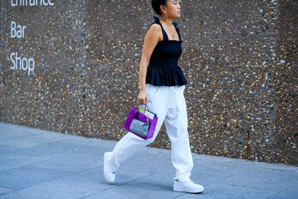 multi earrings, hoop earrings, golden earrings, golden charms, golden necklace, charms necklace, black top, tank top, smocked top, white pants, oversize pants, mini bag, hand bag, louis vuitton bag, chain strap bag, monogrammed bag, nike shoes, white leather sneakers, fashion week, frenchystyle, FW, jonathan paciullo, street style, atmosphere details, horizontal, detail