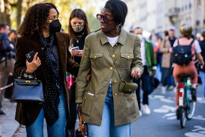 bag, black bag, black scarf, blazer, brown blazer, bue jean, denim, dots, facial mask, hermes bag, jacket, jean, khaki jacket, leather bag, Nikki Ogunnaike, print, scarf, sunglasses, tortoise sunglasses, velvet blazer, street style, jonathan paciullo, FW, frenchystyle, fashion week, PFW, PARIS, SPRING SUMMER 2022, SS 22, horizontal, atmosphere details