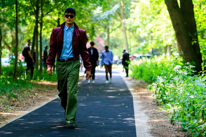 atmosphere details, balenciaga, black cap, blue shirt, bordeaux, burgundy, fashion week, frenchystyle, full length, FW, green pants, horizontal, jonathan paciullo, MENSWEAR, oversize, PARIS, PFW, red jacket, SPRING SUMMER 2018, SS 18, street style, sunglasses, trousers