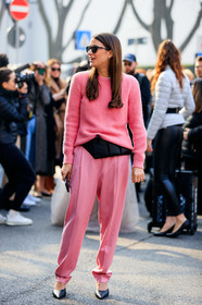 black bag, black shoes, fanny pack, fendi, leather bag, leather shoes, pink pants, pink sweater, sunglasses, trousers, MILAN, MFW, fashion week, frenchystyle, FW, jonathan paciullo, street style, AUTUMN WINTER 2019-2020, AW 19-20, FALL WINTER 2019-2020, FW 19-20, vertical, full length