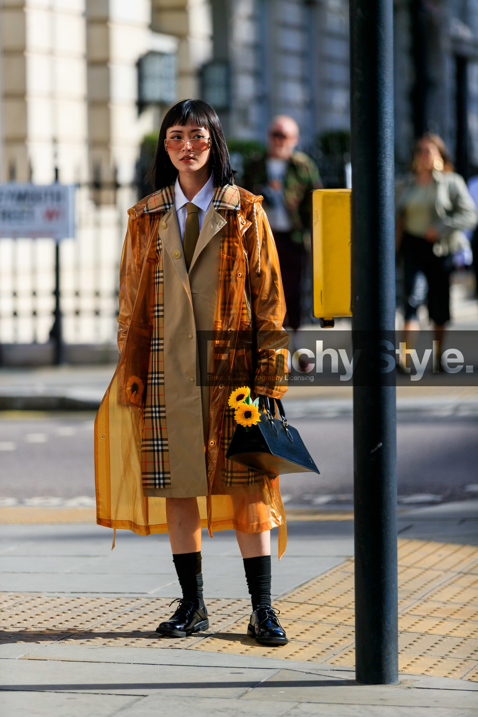 burberry trench coat, beige trench coat, checked trench coat, orange waterproof jacket, sheer jacket, long jacket, louis vuitton bag, hand bag, animal skin bag, black leather bag, black leather shoes, flat shoes, laced shoes, black socks, white shirt, beige tie, red sunglasses, golden frame sunglasses, golden frame glasses, fashion week, frenchystyle, FW, jonathan paciullo, street style, vertical, full length