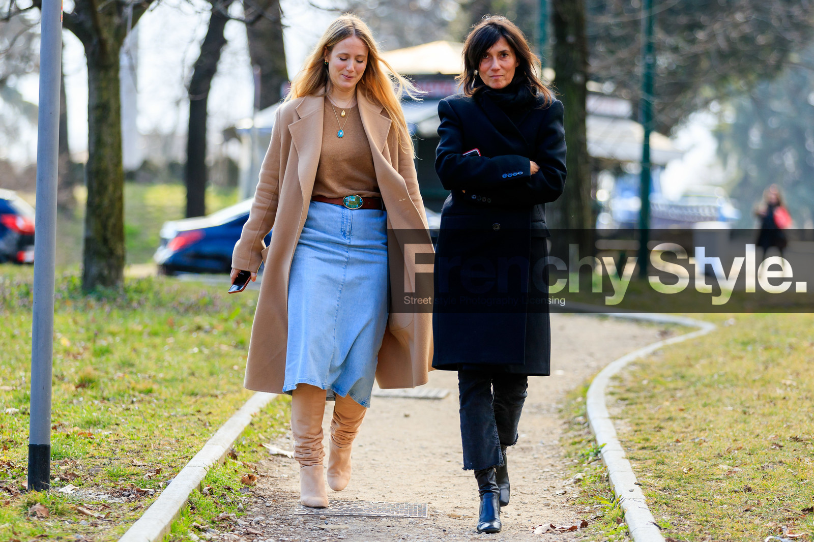 beige coat, beige shoes, black coat, black denim, black shoes, blue denim, brown belt, brown sweater, denim pants, denim skirt, Emmanuelle Alt, high boots, high heels, jeans, jennifer neyt, leather shoes, necklace, tone on tone, total look black, trousers, MILAN, MFW, fashion week, frenchystyle, FW, jonathan paciullo, street style, AUTUMN WINTER 2019-2020, AW 19-20, FALL WINTER 2019-2020, FW 19-20, atmosphere details, full length, horizontal