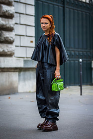 bag, black pants, black top, brown mules, chunky shoes, Courtney Trop, croco mules, fluo green bag, leather bag, leather pants, leather plateforme, leather top, loewe bag, oversize pants, pants, plateforme shoes, rings, top, street style, jonathan paciullo, FW, frenchystyle, fashion week, PFW, PARIS, SPRING SUMMER 2022, SS 22, vertical, full length