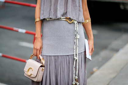 bracelet, chloé, grey skirt, leather bag, white bag, white belt, PARIS, PFW, street style, jonathan paciullo, FW, frenchystyle, fashion week, AUTUMN WINTER 2019-2020, AW 19-20, FALL WINTER 2019-2020, FW 19-20, horizontal, atmosphere details, detail