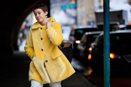 black bag, fur jacket, leather bag, short hair, trousers, yellow fur, yellow jacket, street style, jonathan paciullo, FW, frenchystyle, fashion week, NYFW, NEW YORK, AUTUMN WINTER 2018-2019, AW 18-19, FALL WINTER 2018-2019, FW 18-19, atmosphere details, horizontal, detail