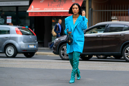 max mara jacket, max mara look, blue jacket, blue tights, high boots, blue leather boots, animal skin boots, blue total look, multi necklace, chain necklace, golden necklace, max mara boots, jacket dress, fashion week, frenchystyle, FW, jonathan paciullo, street style, MFW, MILAN, SPRING SUMMER 2020, SS 20