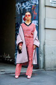 AUTUMN WINTER 2017-2018, AW 17-18, FALL WINTER 2017-2018, fashion week, frenchystyle, full length, fun sunglasses, FW, FW 17-18, geometric, graphic pants, graphic top, jonathan paciullo, leather shoes, MFW, MILAN, pink coat, pink shoes, printed pants, printed top, red pants, red top, street style, sunglasses, trousers, vertical