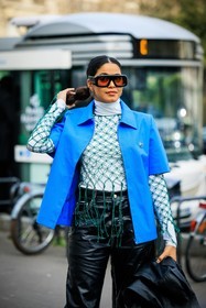 fishnet top, blue shirt, white turtleneck, black sunglasses, black pants, leather pants, fashion week, frenchystyle, FW, jonathan paciullo, street style, AUTUMN WINTER 2022-2023, FALL WINTER 2022_2023, FW 22-23, PFW, PARIS, vertical, detail