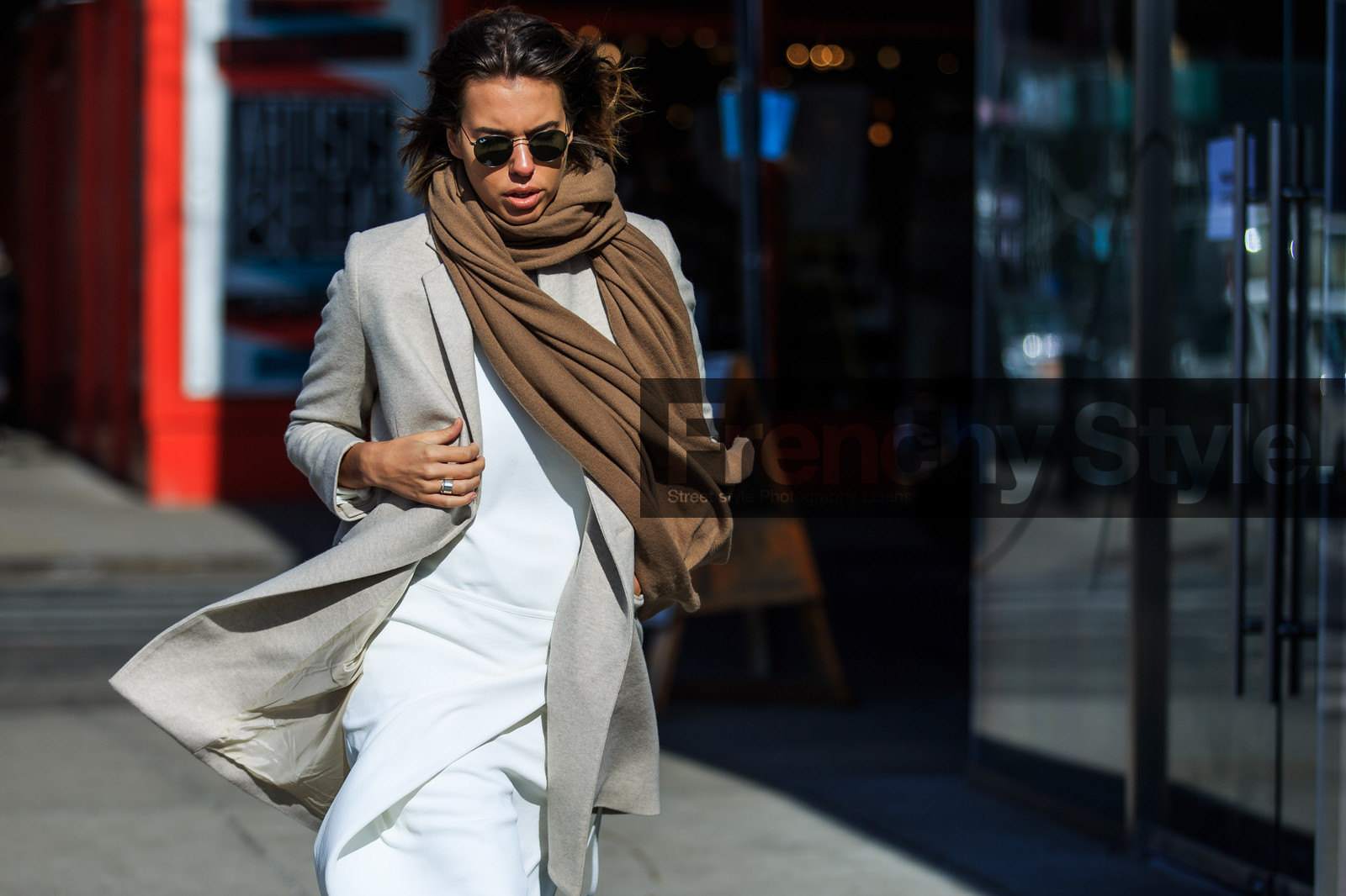 atmosphere details, AUTUMN WINTER 2016-2017, AW 16-17, beige jacket, blazer, brown scarf, detail, fashion week, frenchystyle, FW, FW 16-17, horizontal, jonathan paciullo, NEW YORK, NYFW, ray ban, street style, sunglasses, tone on tone, total look white, white dress, white skirt, white top, woman