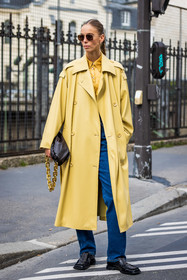 aviator sunglasses, bag, black bag, black loafers, blue jean, bottega veneta bag, chain bag, denim, Hilda Sandstrom, jean, leather loafers, leather trench, loafers, shirt, sunglasses, trench, yellow shirt, yellow trench, fashion week, frenchystyle, FW, jonathan paciullo, street style, PFW, PARIS, SPRING SUMMER 2022, SS 22, vertical, full length