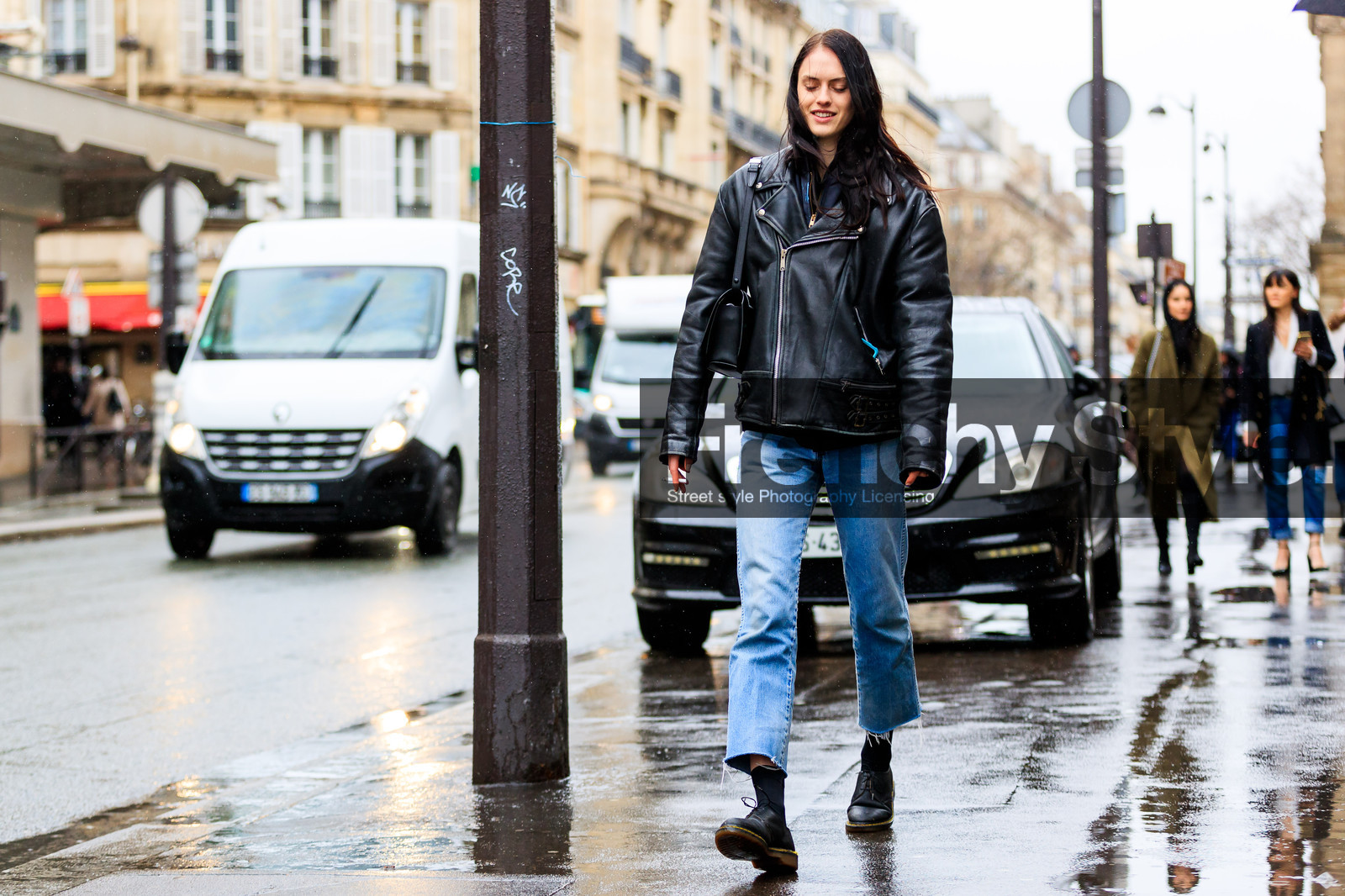 atmosphere details, AUTUMN WINTER 2017-2018, AW 17-18, black bag, black jacket, black perfecto, black shoes, blue denim, denim pants, FALL WINTER 2017-2018, fashion week, frenchystyle, full length, FW, FW 17-18, horizontal, jeans, jonathan paciullo, leather jacket, leather perfecto, leather shoes, model, PARIS, PFW, street style, trousers