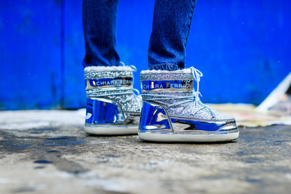 atmosphere details, AUTUMN WINTER 2016-2017, AW 16-17, blue denim, chiara ferragni, denim pants, detail, fashion week, frenchystyle, FW, FW 16-17, glitter, horizontal, jeans, jonathan paciullo, moonboots, NEW YORK, NYFW, sequined, shiny, silver shoes, snow shoes, street style, trousers, woman