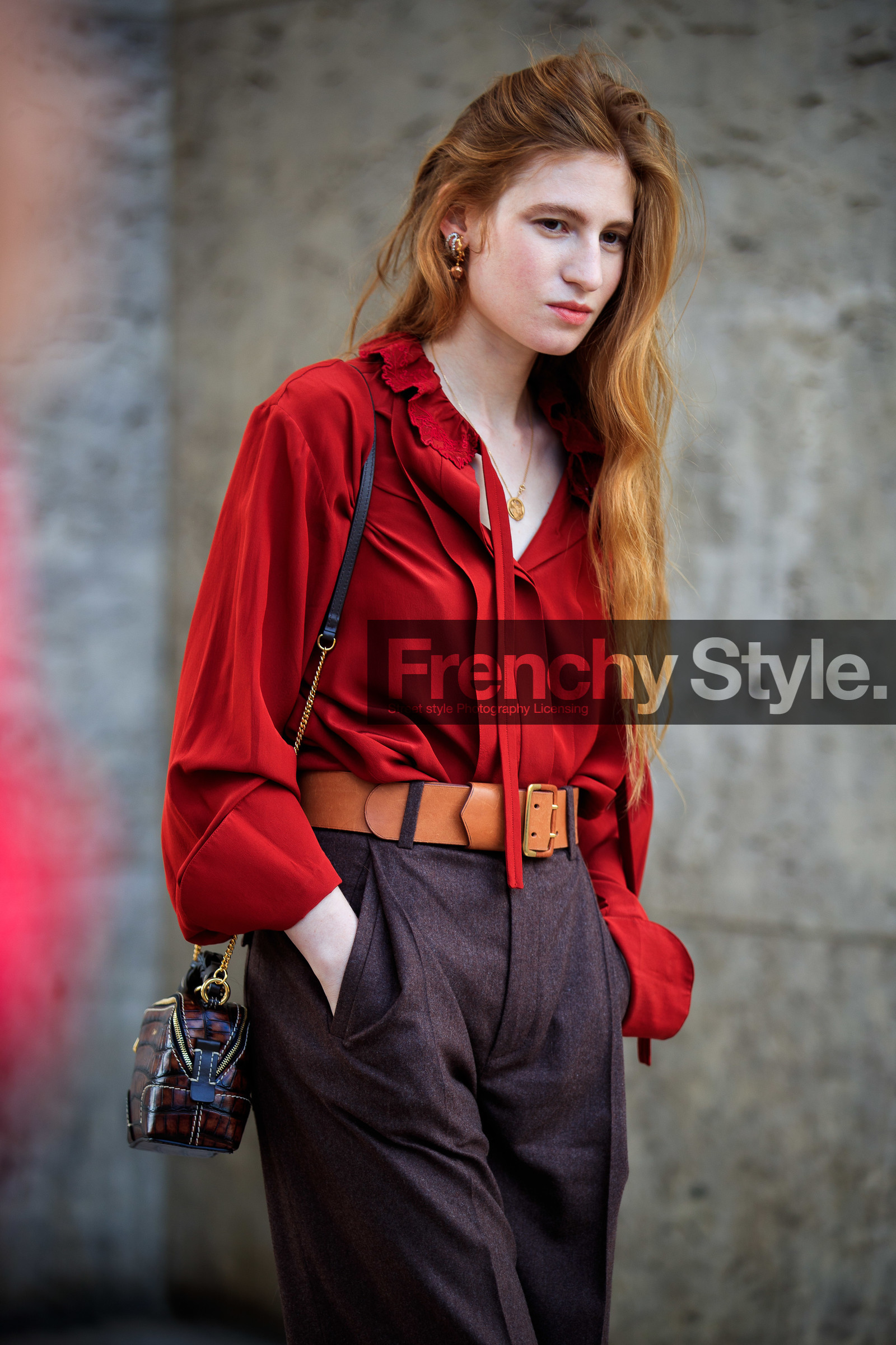 red blouse, brown pants, loose pants, lavalliere collar, camel leather belt, belted pants, brown leather bag, shoulder bag, animal skin bag, chloe bag, chloe blouse, chloe look, chloe pants, fashion week, frenchystyle, FW, jonathan paciullo, street style, PFW, PARIS, SPRING SUMMER 2021, SS 21, vertical, atmosphere details, detail