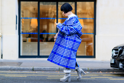 atmosphere details, AUTUMN WINTER 2017-2018, AW 17-18, blue coat, checked coat, FALL WINTER 2017-2018, fashion week, frenchystyle, full length, FW, FW 17-18, gingham, graphic coat, grey boots, high heels, horizontal, jonathan paciullo, leather shoes, PARIS, PFW, plaid, printed coat, street style, tartan
