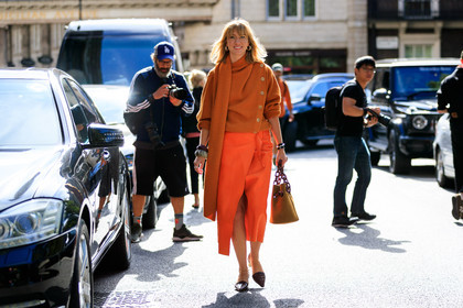 brown bag, brown shoes, high heels, leather bag, leather shoes, leather skirt, lisa aiken, orange skirt, orange sweater, fashion week, frenchystyle, FW, jonathan paciullo, street style, LFW, LONDON, SPRING SUMMER 2019, SS 19, atmosphere details, horizontal, full length