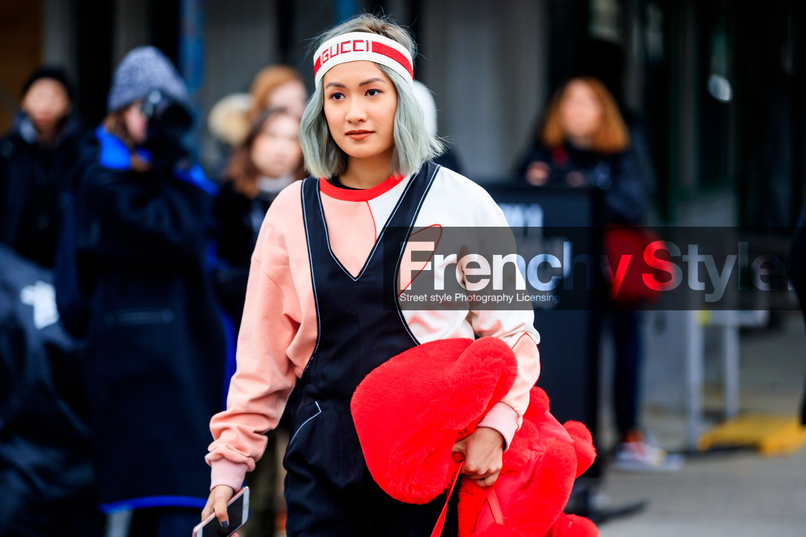 black overall, dyed hair, gucci, headband, pink sweater, red jacket, trousers, street style, jonathan paciullo, FW, frenchystyle, fashion week, NYFW, NEW YORK, AUTUMN WINTER 2018-2019, AW 18-19, FALL WINTER 2018-2019, FW 18-19, atmosphere details, horizontal, detail