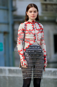 graphic skirt, graphic sweater, metallic skirt, molly and reese blustein, paco rabanne, printed skirt, printed sweater, silver skirt, tights, white sweater, PARIS, PFW, street style, jonathan paciullo, FW, frenchystyle, fashion week, AUTUMN WINTER 2019-2020, AW 19-20, FALL WINTER 2019-2020, FW 19-20, vertical, atmosphere details, detail