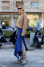 beige sweater, blue skirt, floral, flowers, graphic skirt, grey boots, high boots, high heels, leather shoes, printed skirt, sportmax, sunglasses, turtleneck sweater, MILAN, MFW, fashion week, frenchystyle, FW, jonathan paciullo, street style, AUTUMN WINTER 2019-2020, AW 19-20, FALL WINTER 2019-2020, FW 19-20, vertical, full length