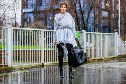 atmosphere details, AUTUMN WINTER 2017-2018, AW 17-18, black bag, black shoes, blue shirt, FALL WINTER 2017-2018, fashion week, frenchystyle, full length, FW, FW 17-18, graphic shirt, high boots, high heels, horizontal, jonathan paciullo, leather bag, leather shoes, PARIS, PFW, printed shirt, street style, striped shirt, trousers, varnished leather shoes