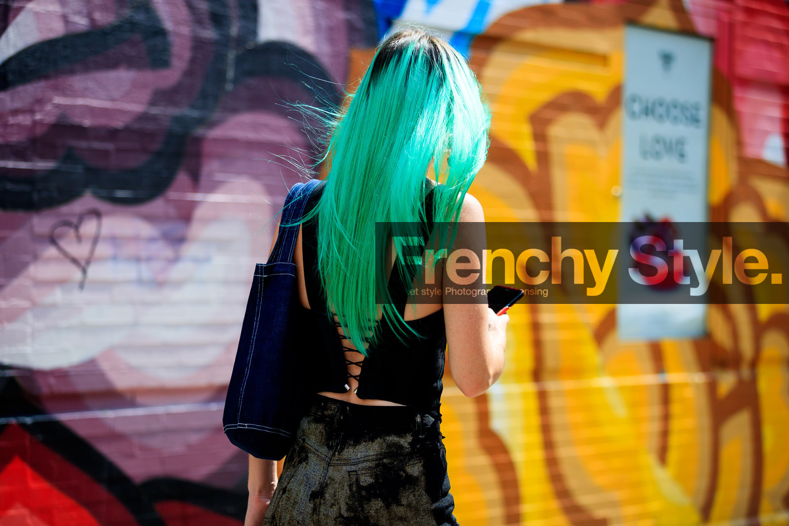 black top, blue bag, denim bag, dyed hair, graphic pants, green hair, printed pants, tie & die, tote bag, trousers, fashion week, frenchystyle, FW, jonathan paciullo, street style, NYFW, NEW YORK, SPRING SUMMER 2019, SS 19, atmosphere details, horizontal, detail