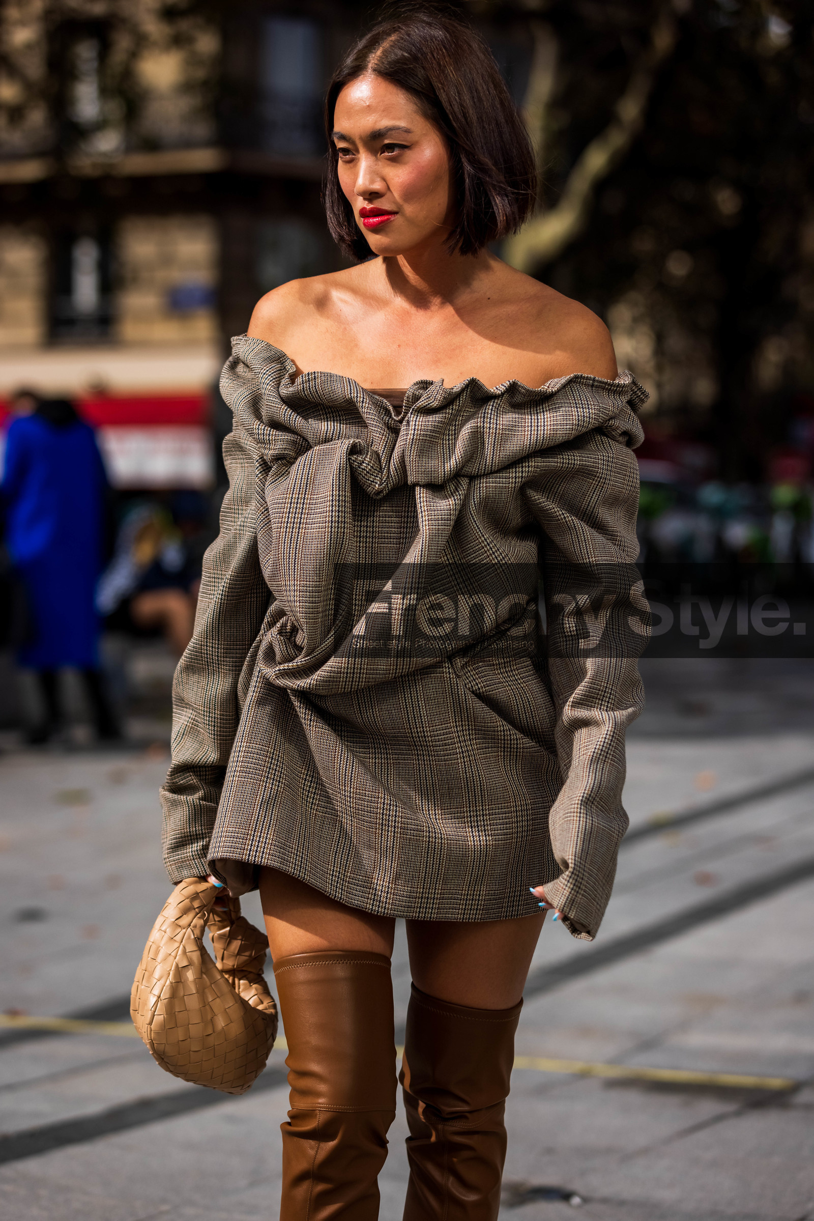 bag, beige bag, boots, bottega veneta bag, check, dress, grey dress, hight boots, leather bag, off-shoulder dress, print, printed dress, short dress, tartan dress, TIffany Hsu, fashion week, frenchystyle, FW, jonathan paciullo, street style, PFW, PARIS, SPRING SUMMER 2022, SS 22, vertical, atmosphere details