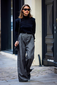 bag, belt, black belt, black sunglasses, chanel bag, flare pants, grey pants, pants, quilted bag, Sophia Roe, sunglasses, street style, jonathan paciullo, FW, frenchystyle, fashion week, PFW, PARIS, SPRING SUMMER 2022, SS 22, vertical, full length