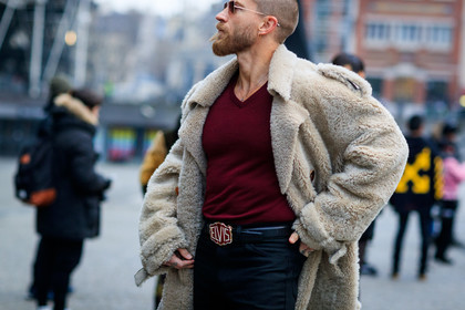 beige coat, beige fur, belt, black denim, bordeaux, burgundy, denim pants, Fur coat, jeans, red t shirt, sunglasses, trousers, fashion week, frenchystyle, FW, jonathan paciullo, street style, PFW, PARIS, SPRING SUMMER 2017, SS 17, HAUTE COUTURE, atmosphere details, detail, horizontal, justin o'shea
