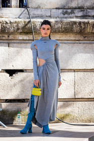 Angela Rozas Saiz, bag, blue boots, boots, cut out dress, dior bag, dress, earrings, grey dress, heart earrings, high boots, off white look, quilted bag, shiny boots, silver earrings, yellow bag, street style, jonathan paciullo, FW, frenchystyle, fashion week, PFW, PARIS, SPRING SUMMER 2022, SS 22, vertical, full length