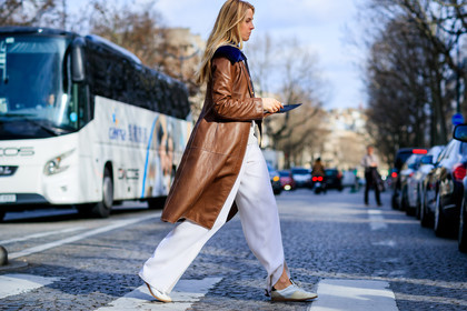 atmosphere details, AUTUMN WINTER 2017-2018, AW 17-18, brown coat, chloe, FALL WINTER 2017-2018, fashion week, frenchystyle, full length, FW, FW 17-18, horizontal, jonathan paciullo, leather coat, leather shoes, PARIS, PFW, street style, trousers, white pants, white sneakers, white top