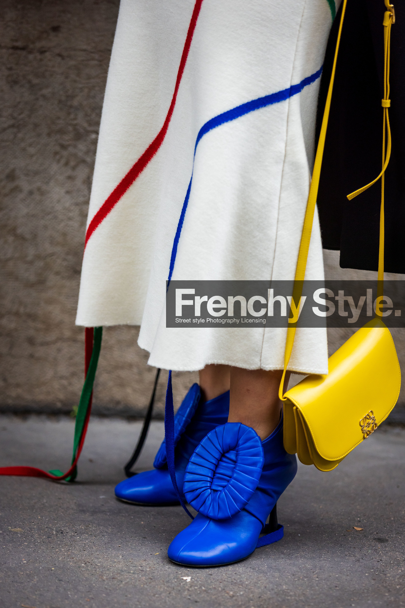 bag, blue boots, boots, close up, detail, ecru skirt, electric blue boots, leather bag, leather boots, loewe look, printed skirt, skirt, statement boots, yellow bag, street style, jonathan paciullo, FW, frenchystyle, fashion week, PFW, PARIS, SPRING SUMMER 2022, SS 22, vertical, atmosphere details