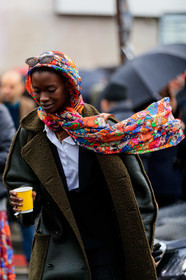 model, green leather coat, fur coat, multicolor scarf, animal printed scarf, hair scarf, pink scarf, orange scarf, green scarf, fashion week, frenchystyle, FW, jonathan paciullo, street style, PFW, PARIS, vertical, atmosphere details, detail