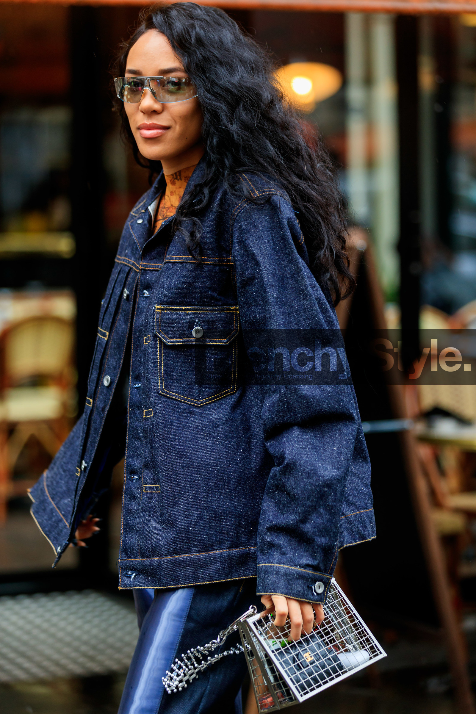 aleali may, sheer sunglasses, futurist shape sunglasses, denim, denim jacket, blue jacket, sacai jacket, metal bag, metalic bag, silvered bag, box bag, hand bag, marine serre bag, fashion week, frenchystyle, FW, jonathan paciullo, street style, PFW, PARIS, vertical, atmosphere details, detail