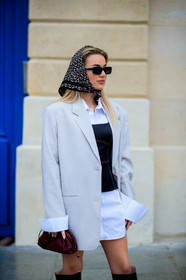 karolina wojcik, light beige jacket, white shirt, dress shirt, strapless top, black leather top, layered top, black scarf, brown scarf, geometrical printed scarf, kenzo scarf, hair scarf, oversize jacket, burgundy leather bag, mini bag, bottega veneta bag, satin top, black sunglasses, square shape glasses, fashion week, frenchystyle, FW, jonathan paciullo, street style, PFW, PARIS, SPRING SUMMER 2021, SS 21, vertical, atmosphere details, detail