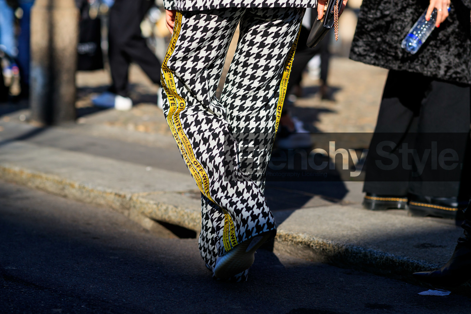 black and white, graphic pants, houndstooth pattern, leather shoes, off white, printed pants, trousers, yellow, MILAN, MFW, fashion week, frenchystyle, FW, jonathan paciullo, street style, AUTUMN WINTER 2019-2020, AW 19-20, FALL WINTER 2019-2020, FW 19-20, atmosphere details, detail, horizontal