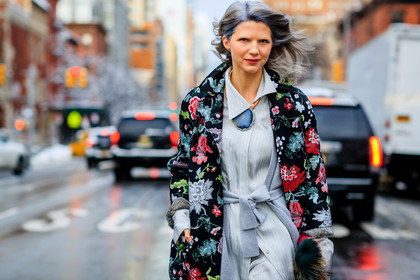 atmosphere details, AUTUMN WINTER 2017-2018, AW 17-18, black coat, detail, dyed hair, FALL WINTER 2017-2018, fashion week, floral, flower, frenchystyle, fur bag, FW, FW 17-18, grey hair, horizontal, jonathan paciullo, necklace, NEW YORK, NYFW, printed coat, Samantha Angelo, street style, white pants, white shirt