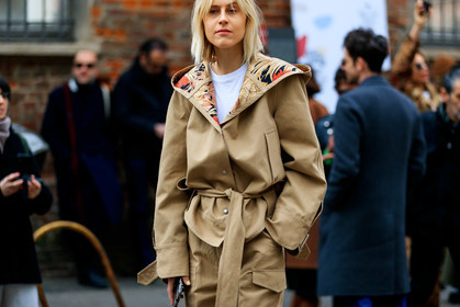 beige jacket, beige pants, linda tol, tone on tone, total look beige, trousers, white t shirt, MILAN, MFW, fashion week, frenchystyle, FW, jonathan paciullo, street style, AUTUMN WINTER 2019-2020, AW 19-20, FALL WINTER 2019-2020, FW 19-20, atmosphere details, detail, horizontal