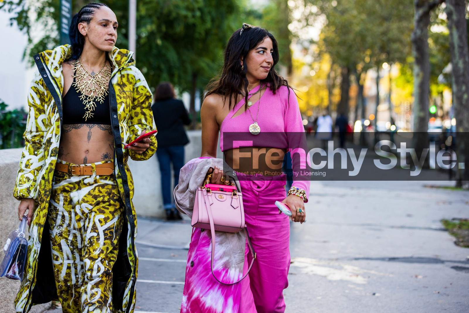 bag, belt, black bra, bra, camel belt, coat, freckles, gold necklace, Hera Pradel, leather belt, long coat, long puffer, necklace, nike sneakers, print, printed coat, printed pants, printed puffer, puffer, sneakers, statement necklace, tattoo, asymetrical top, bag, bead bracelet, bracelet, close up, color, crop top, cut out top, detail, gold bracelet, gold necklace, gucci bag, leather bag, monochrome, necklace, pants, pearl, pink, pink bag, pink crop top, pink monochrome, pink pants, pink top, ribbed top, ring, Selma Kacitransparent bag, white sneakers, yellow coat, yellow pants, fashion week, frenchystyle, FW, jonathan paciullo, street style, PFW, PARIS, SPRING SUMMER 2022, SS 22, horizontal, atmosphere details