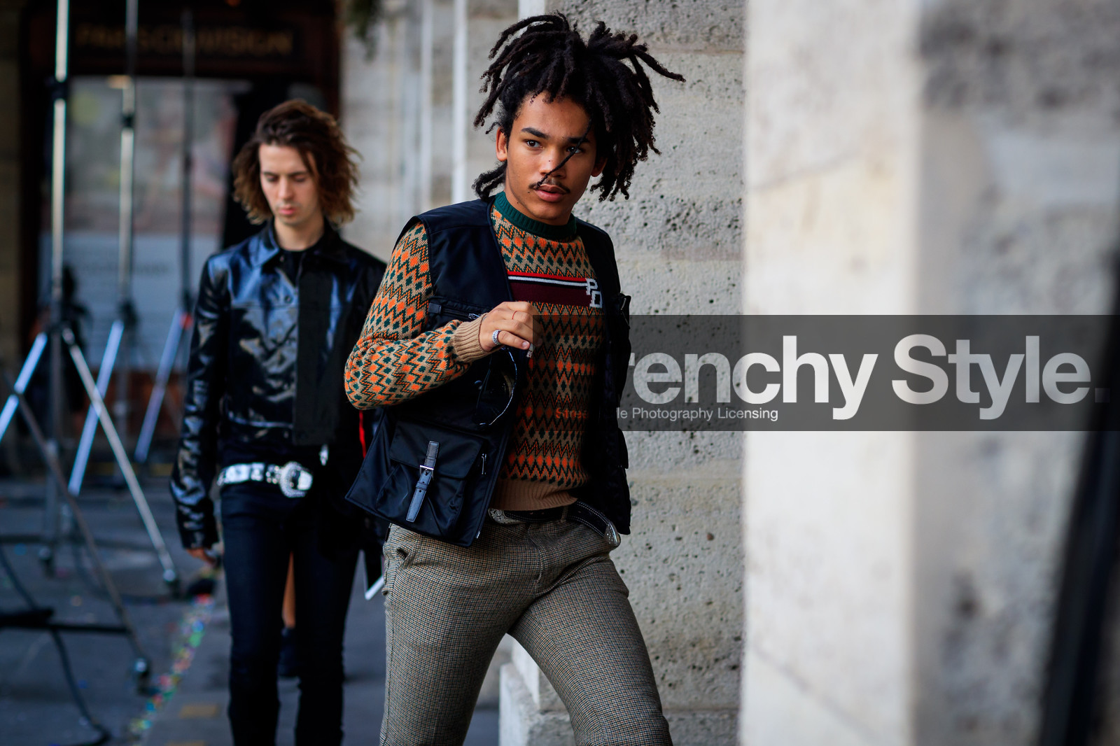 black jacket, brown pants, multicolor sweater, sleeveless, trousers, fashion week, frenchystyle, FW, jonathan paciullo, street style, PFW, PARIS, atmosphere details, horizontal, detail, AUTUMN WINTER 2018-2019, FALL WINTER 2018-2019, FW 18-19, luka sabbat