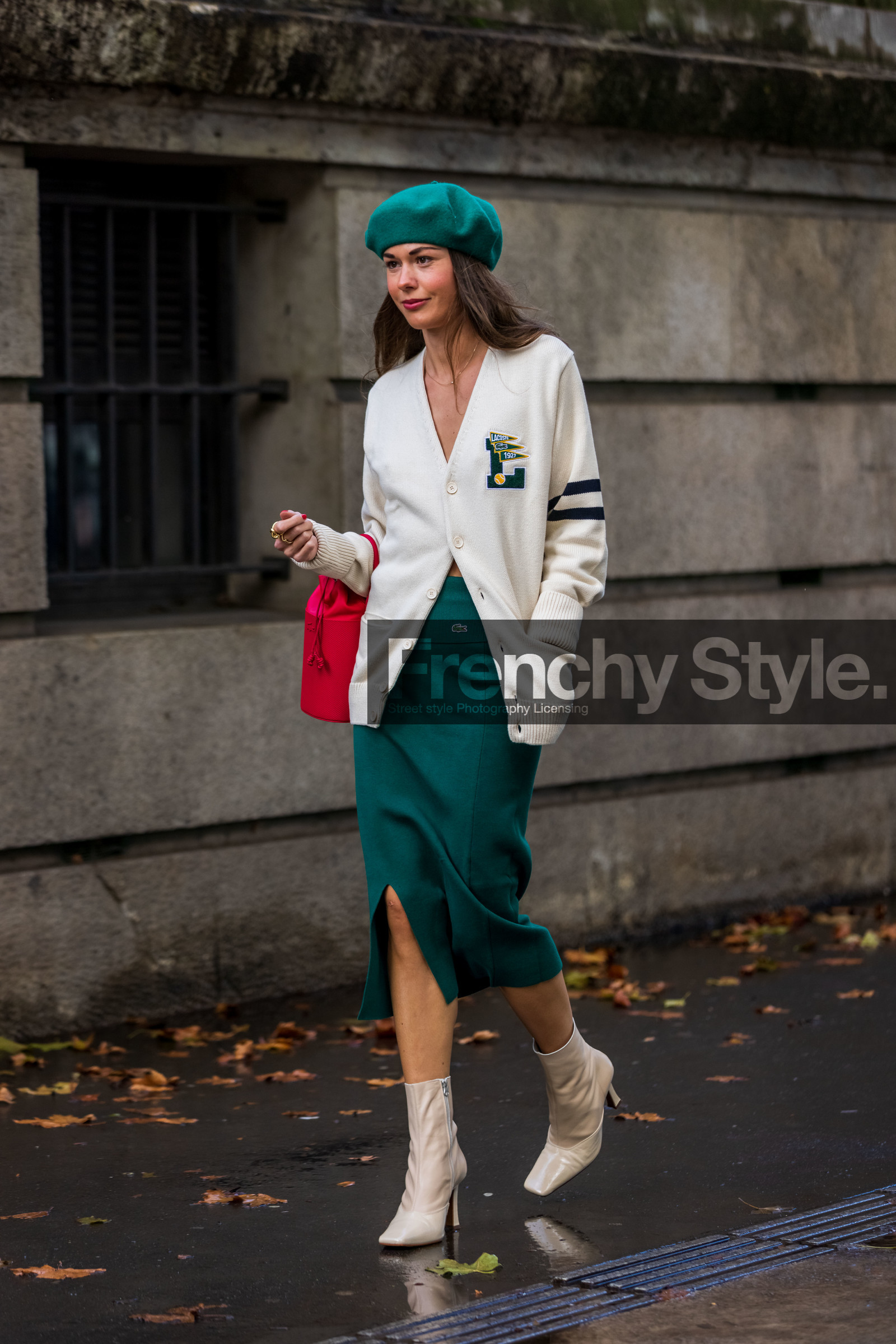 bag, beige boots, beret, boots, bucket bag, cardigan, green beret, green skirt, knitted skirt, lacoste look, patch, red bag, skirt, split, white cardigan, lacoste, fashion week, frenchystyle, FW, jonathan paciullo, street style, PFW, PARIS, SPRING SUMMER 2022, SS 22, vertical, full length