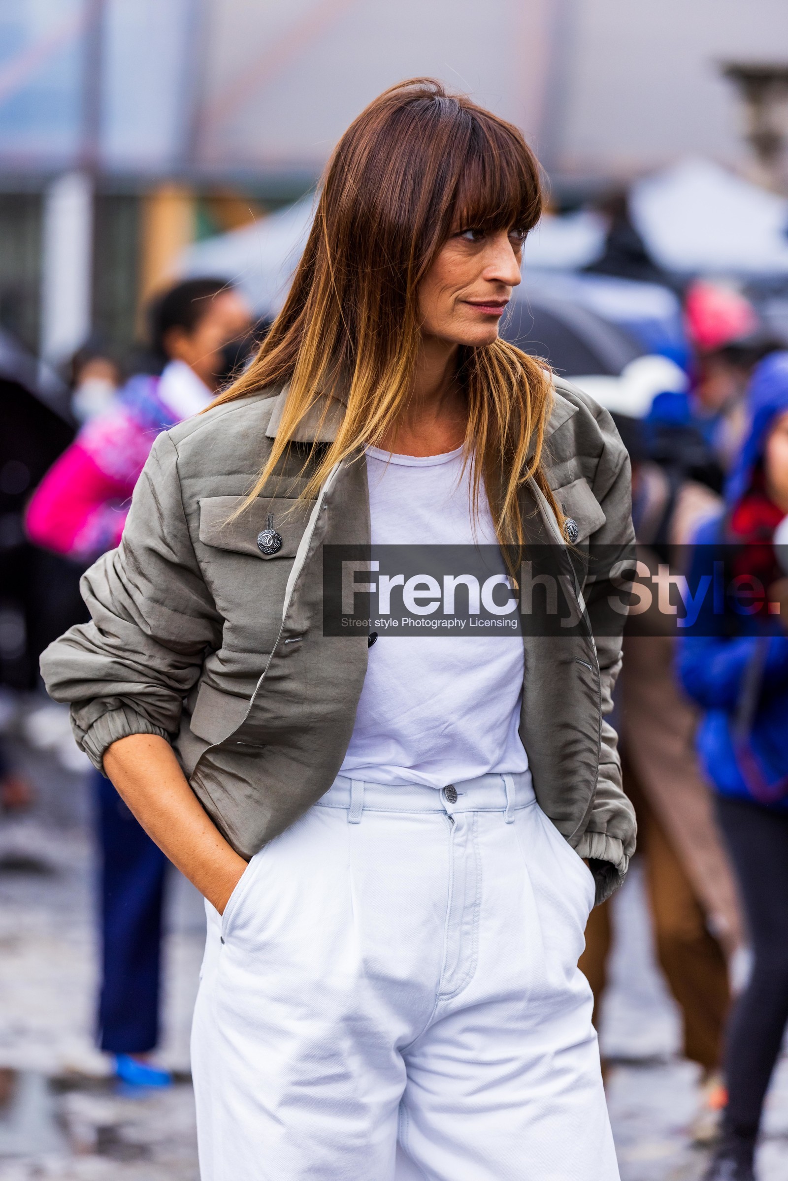 Caroline de Maigret, jacket, khaki jacket, pants, tshirt, white denim, white pants, white tshirt, fashion week, frenchystyle, FW, jonathan paciullo, street style, PFW, PARIS, SPRING SUMMER 2022, SS 22, vertical, atmosphere details