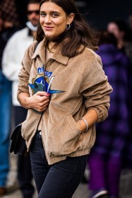 black jean, bracelet, brown jacket, cordoroy jacket, jacket, jean, Kate Darma, zipped jacket, fashion week, frenchystyle, FW, jonathan paciullo, street style, PFW, PARIS, SPRING SUMMER 2022, SS 22, vertical, atmosphere details