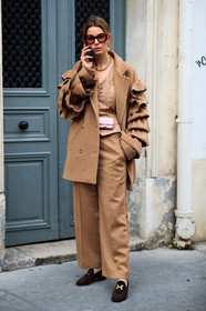 camel coat, camel jacket, camel pants, camel total look, ruffle coat, hermes shoes, brown loafers, suede loafers, light pink leather bag, fendi bag, mini bag, crossbody bag, golden chain strap bag, round shape sunglasses, red sunglasses, hoop earrings, golden earrings, fashion week, frenchystyle, FW, jonathan paciullo, street style, PFW, PARIS, SPRING SUMMER 2021, SS 21, vertical, full length
