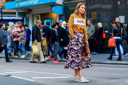 adidas, atmosphere details, brown bag, camel sweater, fashion week, frenchystyle, full length, FW, golden sneakers, graphic bag, graphic skirt, horizontal, jonathan paciullo, leather bag, leather shoes, LFW, LONDON, printed skirt, printed sweater, purple skirt, SPRING SUMMER 2018, SS 18, street style