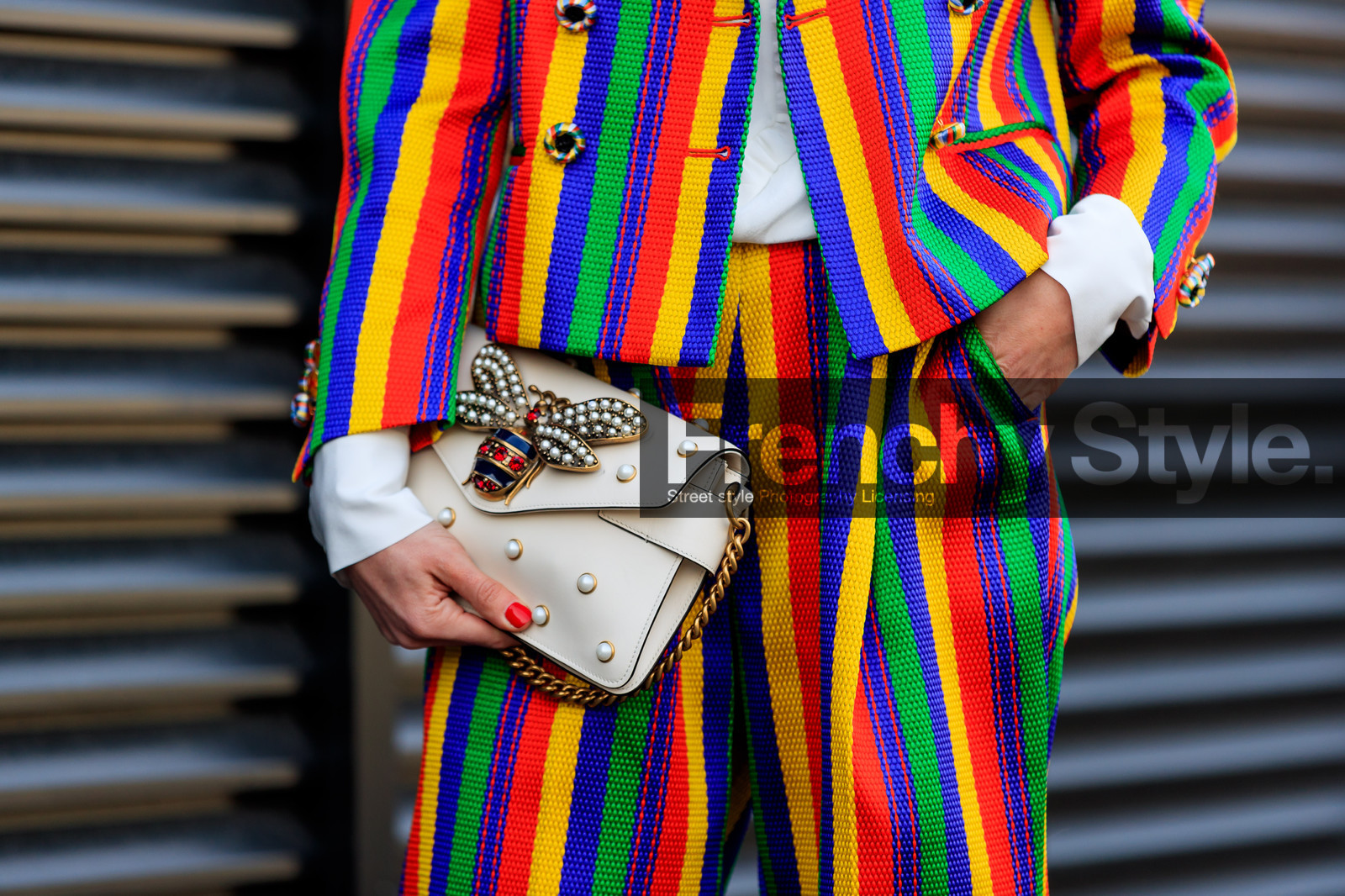 atmosphere details, AUTUMN WINTER 2017-2018, AW 17-18, detail, embroidered bag, FALL WINTER 2017-2018, fashion week, frenchystyle, FW, FW 17-18, geometric, graphic jacket, graphic pants, graphic suit, horizontal, jonathan paciullo, leather bag, MFW, MILAN, multicolor jacket, multicolor pants, pearls, printed suit, street style, striped jacket, striped pants, striped suit, stripes, trousers, white bag, white shirt
