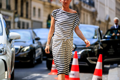 graphic dress, printed dress, striped dress, fashion week, frenchystyle, FW, jonathan paciullo, street style, PFW, PARIS, atmosphere details, horizontal, detail, AUTUMN WINTER 2018-2019, FALL WINTER 2018-2019, FW 18-19, Elizabeth von Guttman